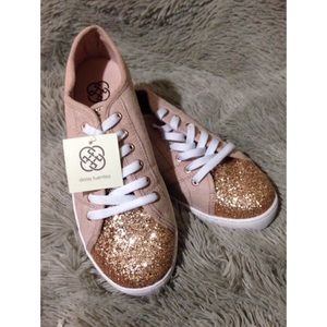 NEW Daisy Fuentes Pink Sneakers